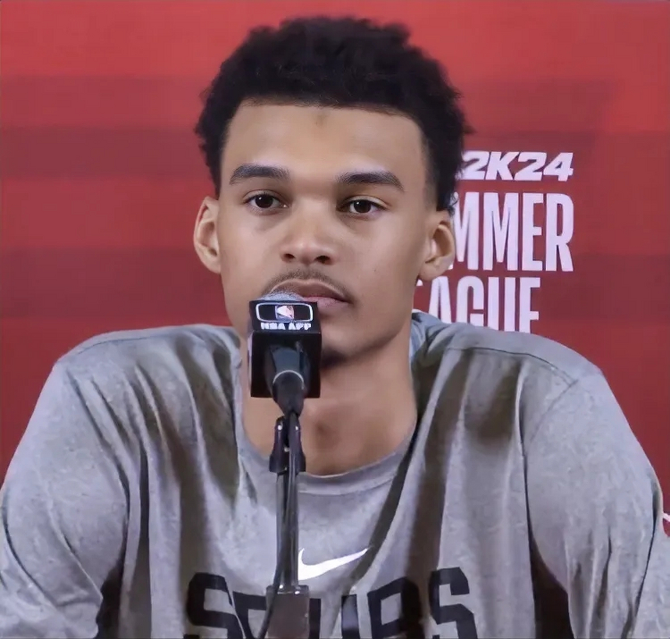 -文班亚马法语采访引争议，马刺紧急公关的简单介绍