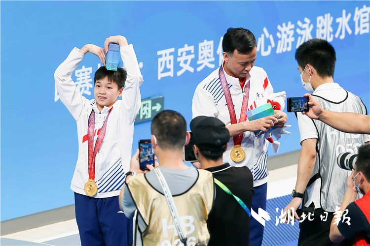 九游体育官方-关于巧合：双胞胎兄弟同场竞技分获冠亚军的信息