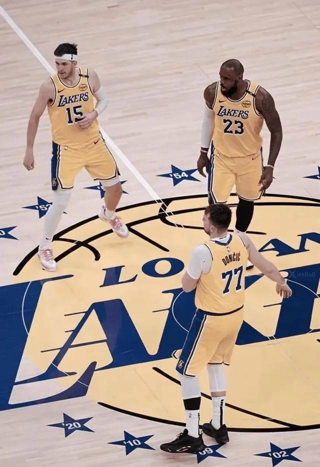 九游体育网址-绝杀时刻！东契奇压哨三分助独行侠险胜湖人的简单介绍