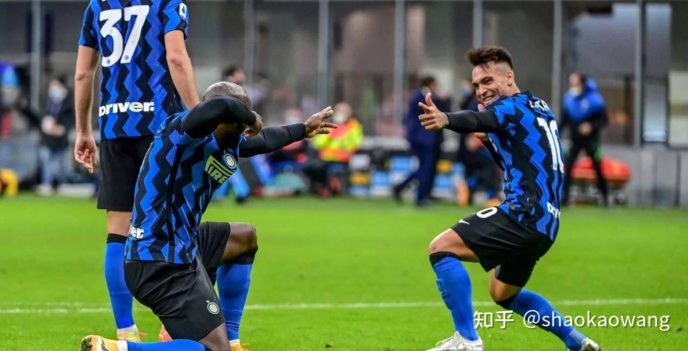 九游体育网页版-足球梗图大赏：马奎尔航母掉头、卢卡库“杵桩王”的简单介绍