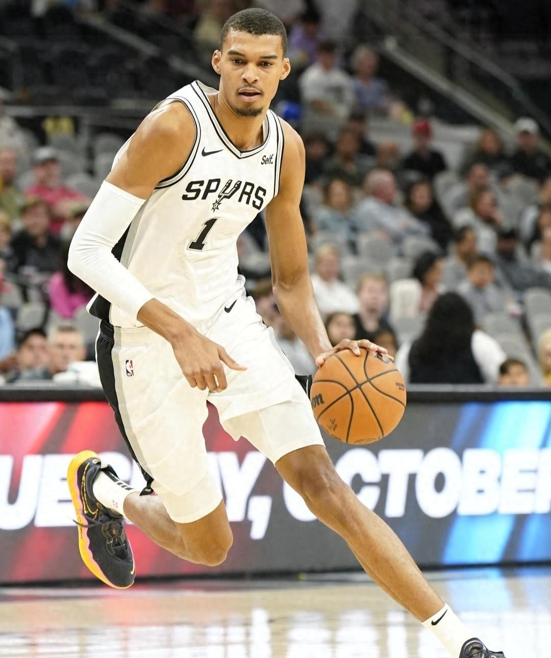 马刺交易穆雷换3首轮,全力培养文班亚马 马刺交易穆雷换3首轮,全力培养文班亚马