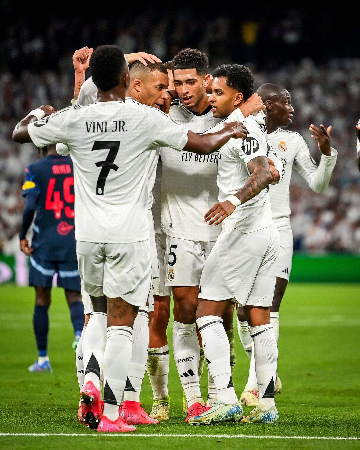 九游体育官方网站-关于欧冠决赛巅峰对决：皇马3-2逆转利物浦夺冠的信息