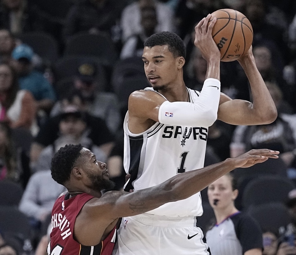 九游体育官网下载-文班亚马首秀惊艳，马刺大胜雷霆，新秀砍30+10的简单介绍