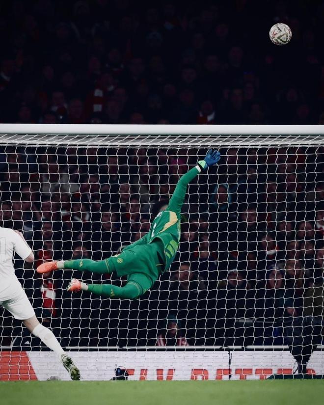 九游体育登录-门将的现代角色：从扑救到组织进攻的简单介绍