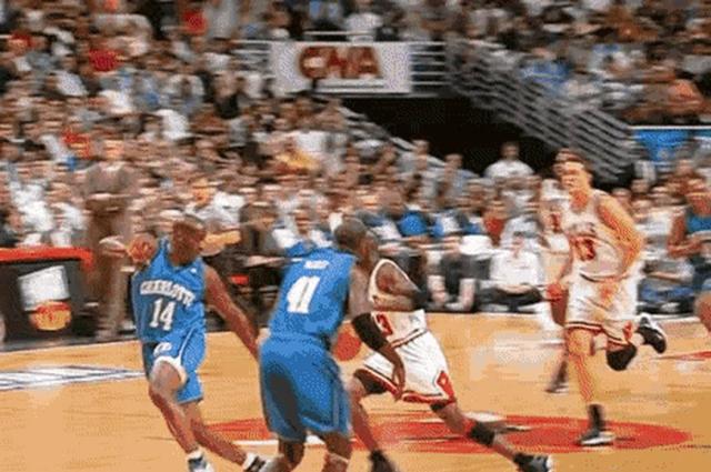 本周五大扣篮合集:飞天暴扣太炸了!的简单介绍 本周五大扣篮合集:飞天暴扣太炸了!的简单介绍