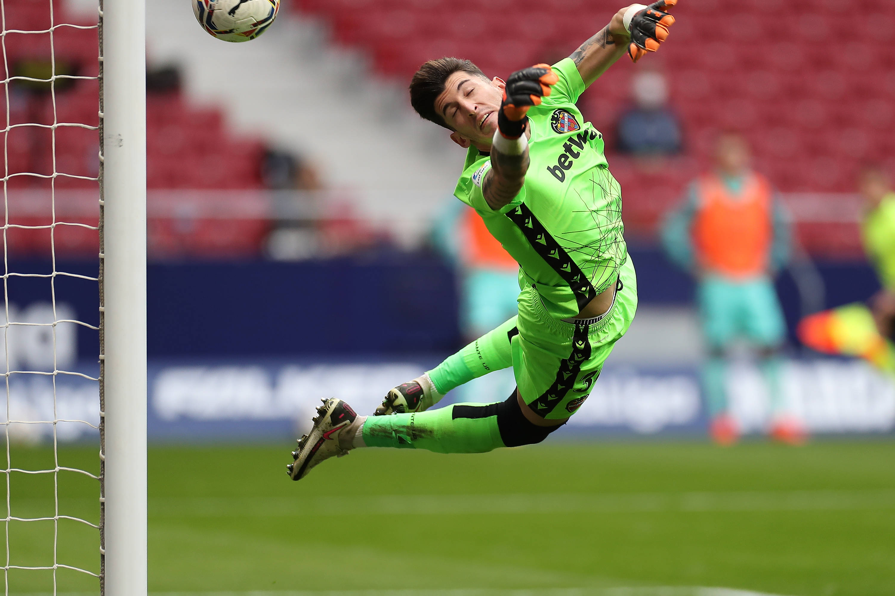 九游体育app-门将的现代角色：从扑救到组织进攻的简单介绍