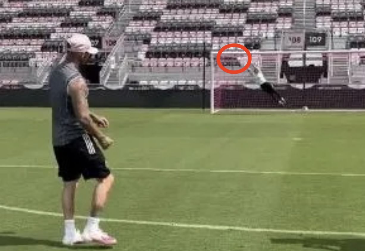 包含贝克汉姆的贝氏弧线：为什么他的任意球至今无解？的词条