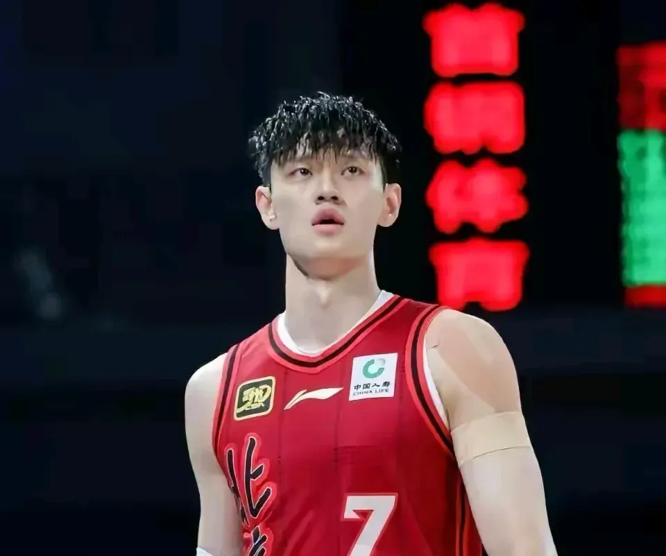 九游娱乐体育-中国男篮奥运资格赛大胜，周琦统治内线